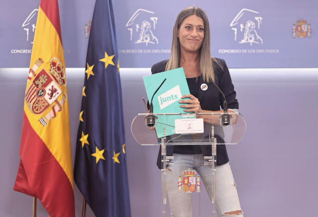 La portavoz de Junts per Catalunya, Miriam Nogueras, interviene en una rueda de prensa
