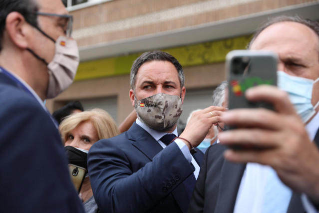 El presidente de Vox, Santiago Abascal, acompañado por los diputados de Vox, en el Tribunal Constitucional, a 16 de junio de 2021, en Madrid (España).