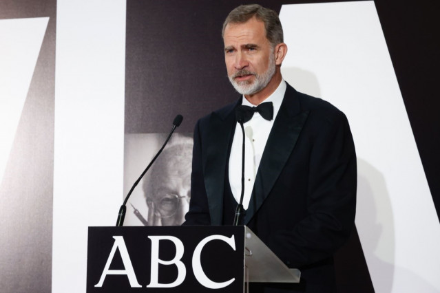 El Rey Felipe VI durante la clausura de la entega de premios Mariano de Cavia, Luca de Tena y Mingote.