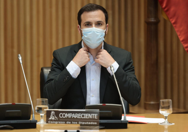 El ministro de Consumo, Alberto Garzón, a su llegada a una Comisión de Sanidad y Consumo en el Congreso, a 16 de junio de 2021, en la Sala Ernest Lluch del Congreso de los Diputados, Madrid, (España).