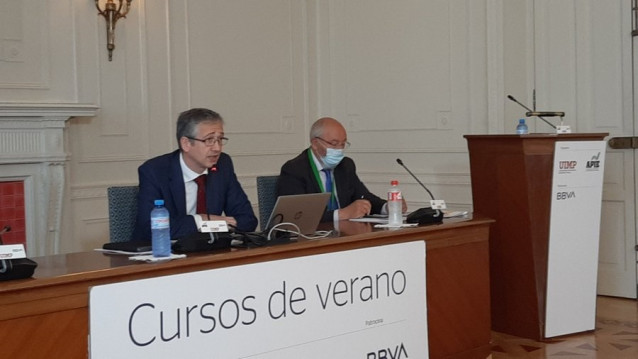 El gobernador del Banco de España, Pablo Hernández de Cos, interviene en los cursos de verano de la UIMP