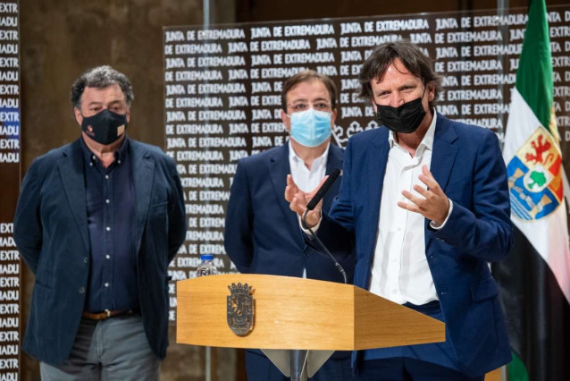 El CEO de Diamond Foundry Martin Roscheisen, con Guillermo Fernández Vara al fondo.