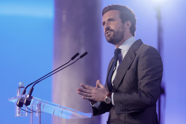 El líder del PP, Pablo Casado, interviene en una rueda de prensa para explicar los detalles de la próxima Convención Nacional de la formación, a 14 de junio de 2021, en el Palacio de Neptuno, Madrid, (España).