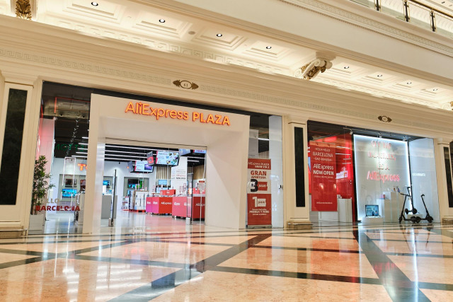 Tienda 'AliExpress Plaza' en el Centro Comercial Gran Via 2 de L'Hospitalet de Llobregat (Barcelona)