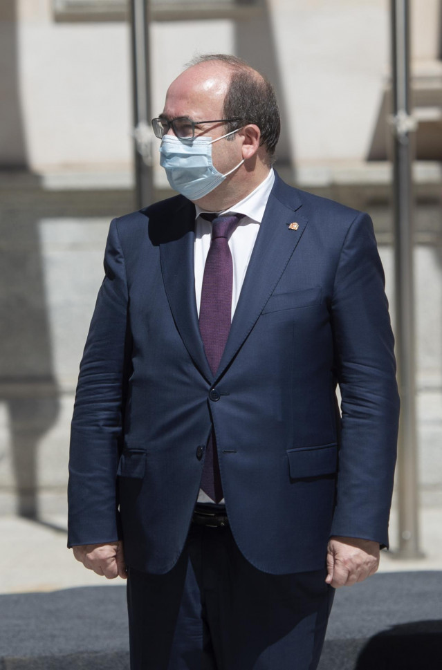El ministro de Política Territorial y Función Pública, Miquel Iceta, a su llegada a la Plaza de la Marina Española, antes de la celebración del primer Consejo Interterritorial del Sistema Nacional de Salud de carácter presencial desde que comenzó la pande