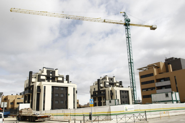 Archivo - Pisos en construcción