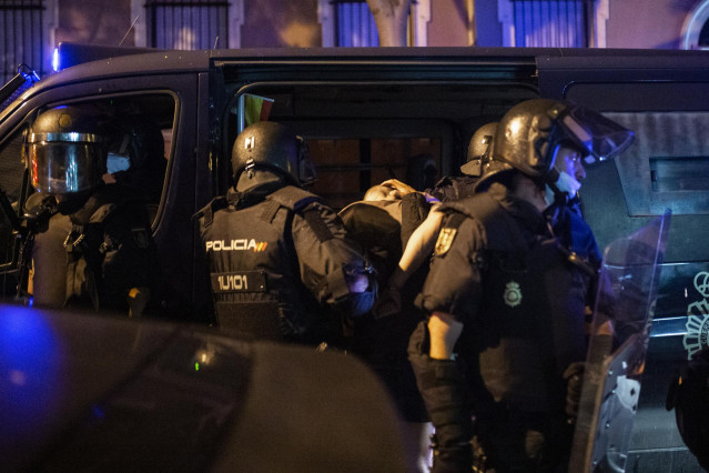 Un detenido por Policía Nacional en el barrio de Argüelles tras la concentración por el asesinato del joven Samuel