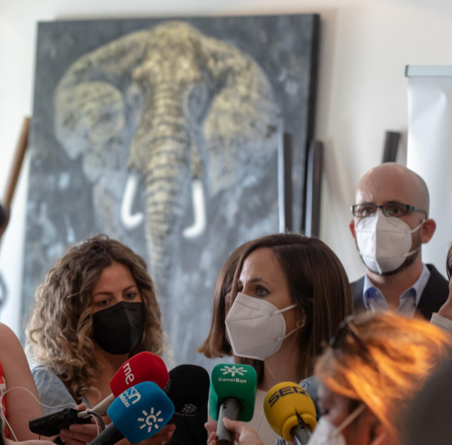 La ministra de Derechos Sociales y Agenda 2030, Ione Belarra, atienden a los medios con motivo de una visita al Centro de Día para Personas Mayores Ferrusolaa 08 de julio del 2021 en Sevilla (Andalucía)