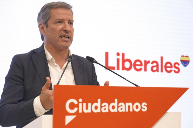 El vicesecretario general y secretario de Comunicación de Ciudadanos, Daniel Pérez, ofrece una rueda de prensa posterior a la reunión del Comité Permanente de Ciudadanos, a 12 de julio de 2021, en Madrid (España). La comparecencia tiene lugar el mismo día