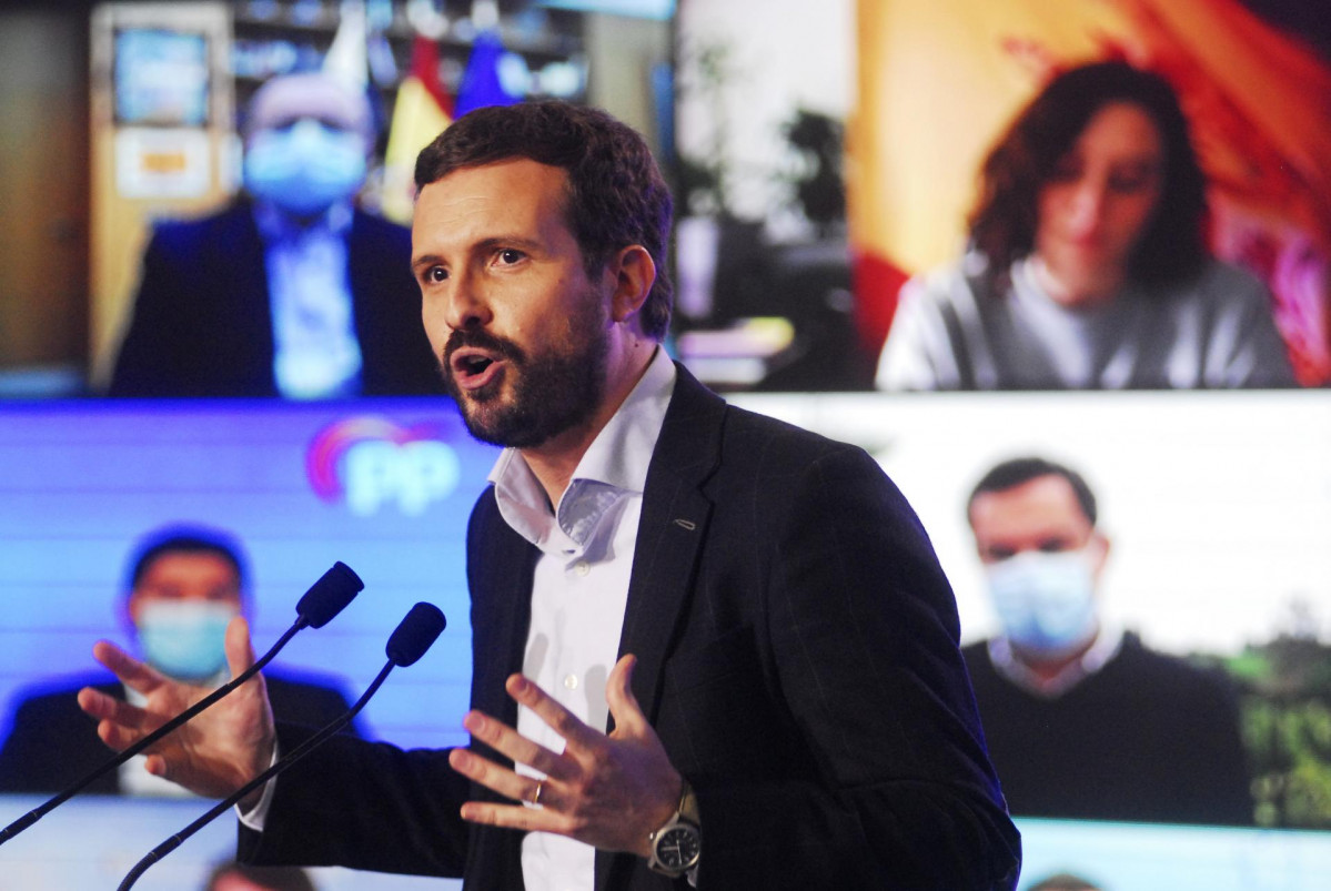 Archivo - El presidente del Partido Popular, Pablo Casado interviene durante un acto del PP con  sus 'barones' regionales durante la campaña de las elecciones catalanas.  En L'Hospitalet de Llobregat en Barcelona (Cataluña), a 7 de febrero de 2021.