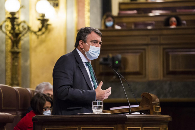 Archivo - El portavoz del PNV en el Congreso, Aitor Estebandurante una sesión plenaria en el Congreso de los Diputados