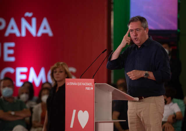 El candidato socialista a la Presidencia de la Junta, Juan Espadas,  durante su intervención en un acto de partido. En Hotel Barceló Renacimiento, a 17 de julio de 2021 en Sevilla (Andalucía, España).