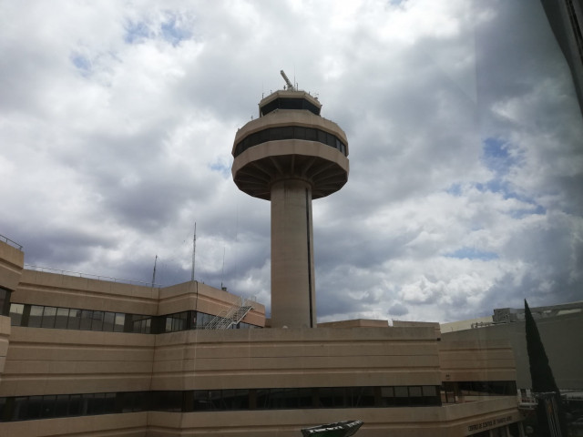 Archivo - Torre de control en el aeropuerto de Palma.