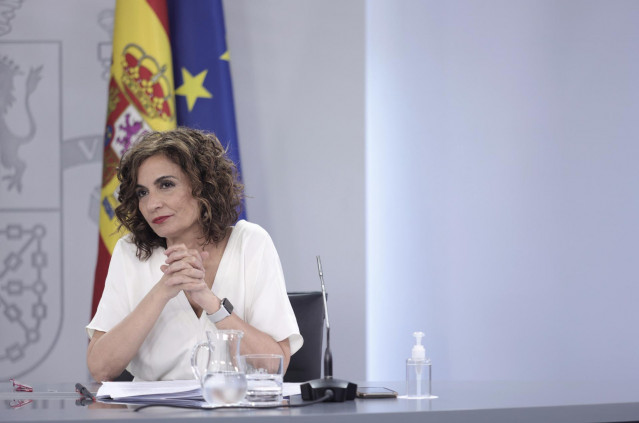 La ministra de Hacienda y Función Pública, María Jesús Montero, en una rueda de prensa posterior al Consejo de Ministros celebrado en Moncloa, a 27 de julio de 2021, en Madrid (España). El Gobierno ha aprobado este martes una Oferta de Empleo Público de m