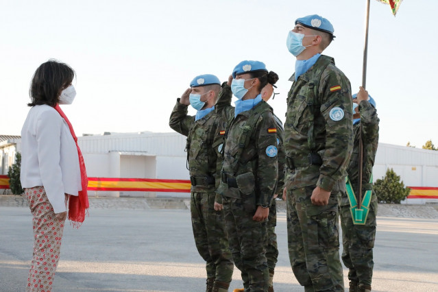 La ministra de Defensa visita a las tropas españolas desplegadas en el Líbano cuando se cumplen 15 años de misión.