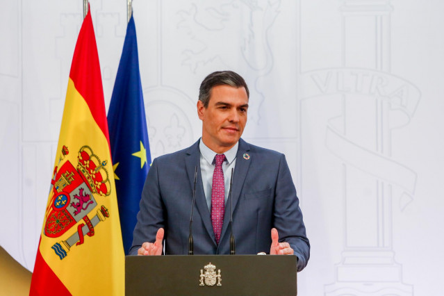 El presidente del Gobierno, Pedro Sánchez, comparece durante una rueda de prensa para hacer balance del curso político, en el Palacio de la Moncloa.