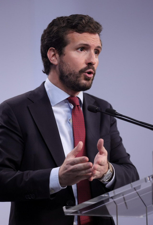 El presidente del PP, Pablo Casado, durante una rueda de prensa en la sede del partido, a 29 de julio de 2021, en Madrid (España). La comparecencia ha tenido lugar después de otra del presidente del Gobierno.