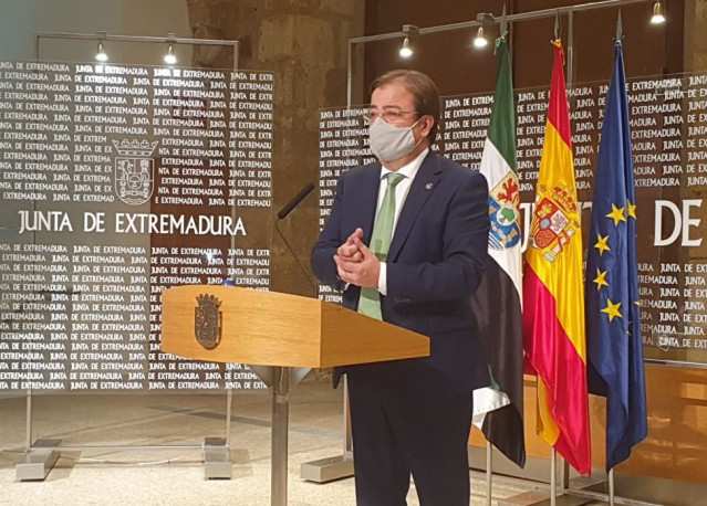 El presidente de la Junta de Extremadura, Guillermo Fernández Vara, comparece en Mérida tras la reunión de la Conferencia de Presidentes