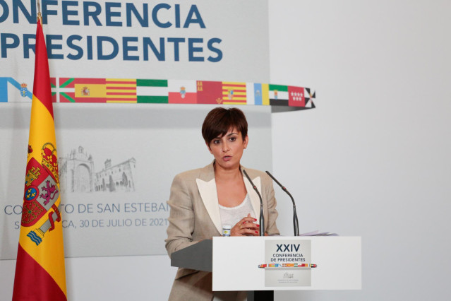 La ministra Portavoz y de Política Territorial, Isabel Rodríguez, ofrece una rueda de prensa posterior a la celebración de la XXIV Conferencia de Presidentes en el Convento de San Esteban, a 30 de julio de 2021, en Salamanca, Castilla y León (España). Los