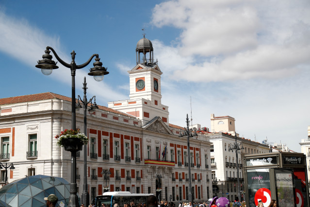 Archivo - Edificio de la Real Casa de Correos, en el que actualmente se encuentran las oficnas del gobierno de la Comunidad de Madrid, en la Plaza del Sol.