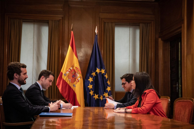 Archivo - Reunión en el Congreso entre el presidente del PP, Pablo Casado, y la portavoz parlamentaria de Ciudadanos, Inés Arrimadas, junto Teodoro García Egea y José María Espejo-Saavedra, para hablar de coaliciones en elecciones autonómicas.