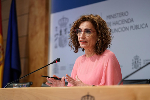 La ministra de Hacienda y Función Pública, María Jesús Montero, ofrece una rueda de prensa tras presidir la Conferencia Sectorial del Plan de Recuperación, Transformación y Resiliencia en la sede ministerial, a 2 de agosto de 2021, en Madrid (España). Est