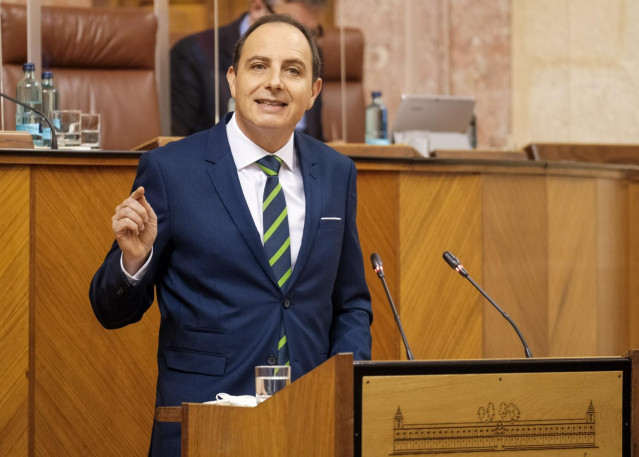 Archivo - El diputado de Vox y secretario general del Grupo Parlamentario, Francisco Ocaña, en una imagen de archivo en el Pleno del Parlamento.