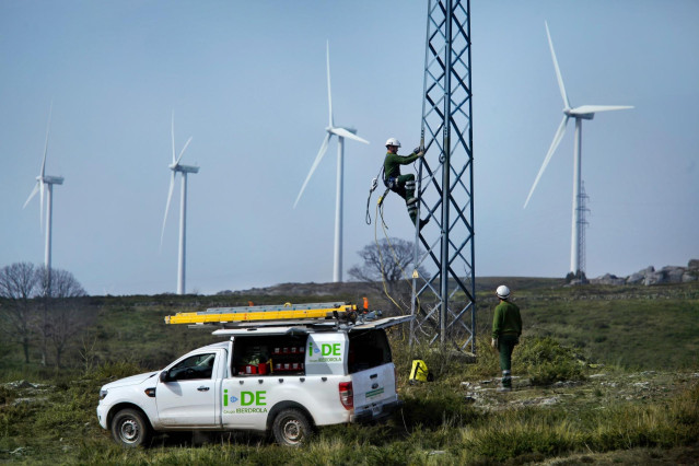 Trabajos de mantenimiento en las redes eléctricas de Iberdrola