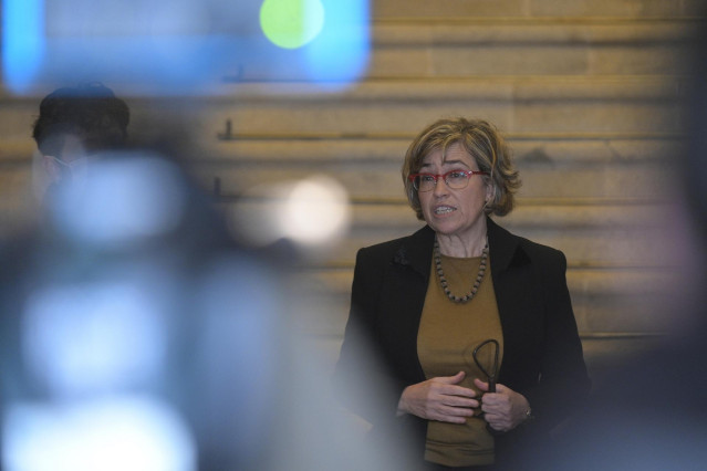 Archivo - La abogada del Estado Consuelo Castro Rey con las llaves del pazo de Meirás el día de su devolución, en el interior del edificio, en Sada, A Coruña, Galicia, (España), a 10 de diciembre de 2020. La familia Franco devuelve hoy al Estado el pazo d