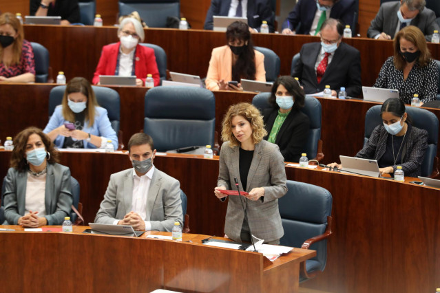 La portavoz del PSOE, Hana Jalloul, durante una sesión de control al Gobierno de la Comunidad de Madrid en la Asamblea de Madrid, a 8 de julio de 2021, en Madrid, (España). Este pleno en la Asamblea de Madrid gira en torno al futuro de Radio Televisión Ma