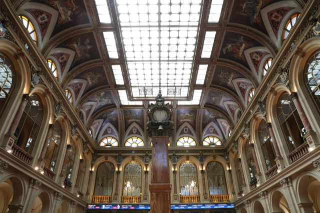 Archivo - Interior del Palacio de la Bolsa de Madrid, a 30 de junio de 2021, en Madrid (España).