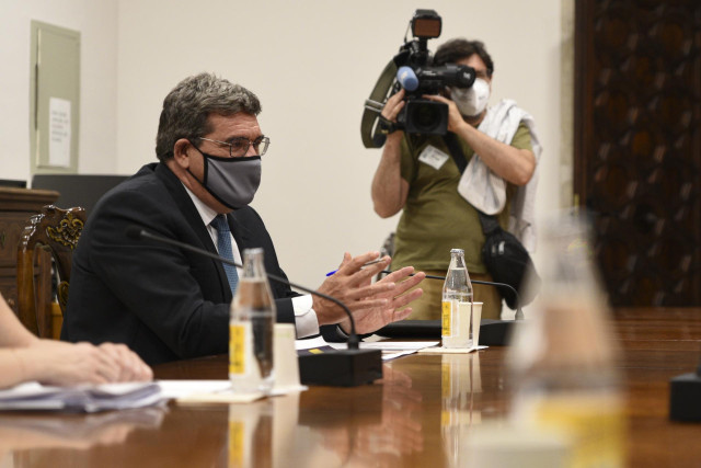 El ministro de Inclusión, Seguridad Social y Migraciones, José Luis Escrivá, durante una reunión en el Palau de la Generalitat, a 5 de agosto de 2021, en Valencia