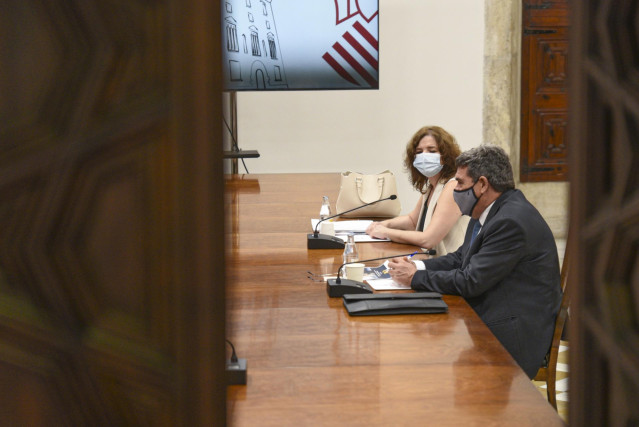 El ministro de Inclusión, Seguridad Social y Migraciones, José Luis Escrivá, durante una reunión en el Palacio de la Generalitat, a 5 de agosto de 2021, en Valencia