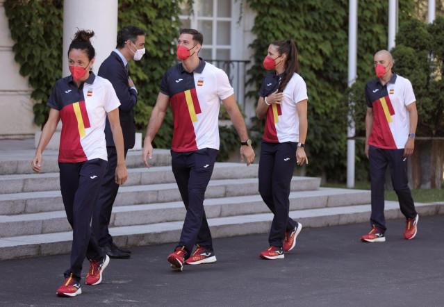 El presidente del Gobierno, Pedro Sánchez, recibe al equipo olímpico español