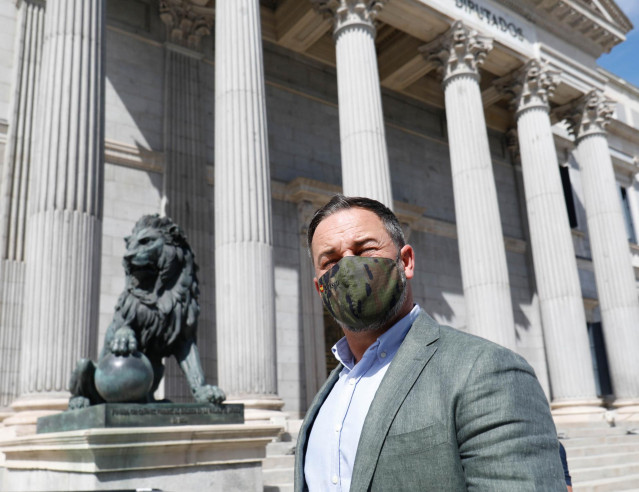 El presidente de Vox, Santiago Abascal, frente al Congreso de los Diputados, a 14 de julio de 2021, en Madrid (España).