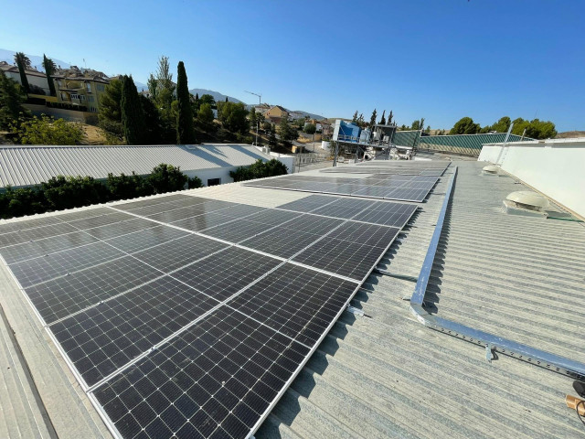 Instalación fotovoltaica de Endesa X para Domca