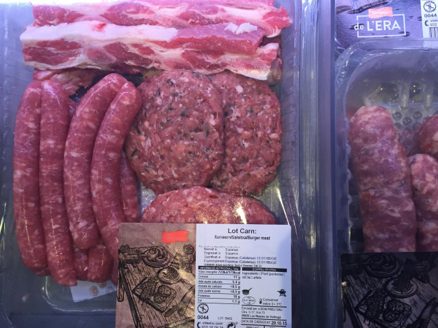 Archivo - Carne procesada, cerdo, hamburguesa, ternera