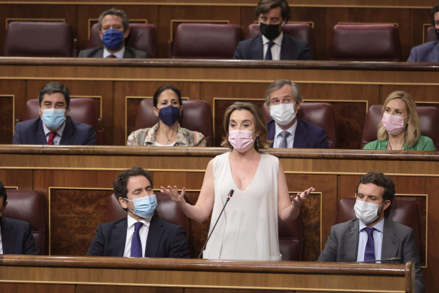 Archivo - La portavoz del PP en el Congreso de los Diputados, Cuca Gamarra, interviene en una sesión de control al Gobierno en el Congreso de los Diputados