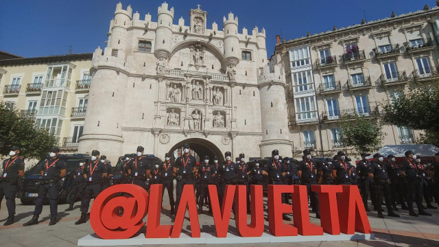 Unos 80 agentes de la Policía Nacional se suman cada etapa al dispositivo de seguridad de 