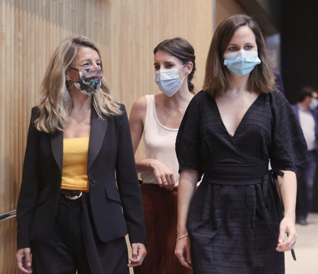 (I-D) La vicepresidenta segunda del Gobierno y ministra de Trabajo y Economía Social, Yolanda Díaz; la ministra de Igualdad, Irene Montero y la ministra de Derechos Sociales y Agenda 2030, Ione Belarra.