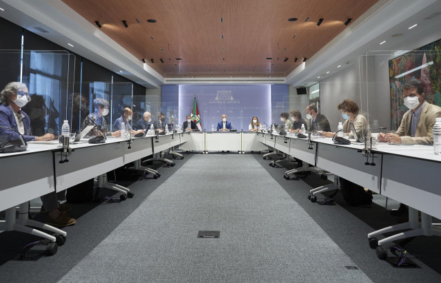 Reunión del comiteé técnico del LABI; presidida por el Lehendakari, Iñigo URkullu, y la consejera de Sakud, Gotzone Sagardui