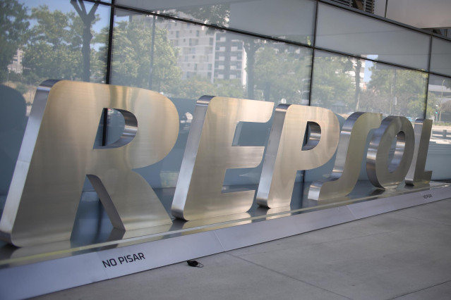 Archivo - La sede nacional de Repsol, a 8 de julio de 2021, en Madrid (España)