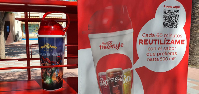Coca-Cola y Parque Warner instalan un dispensador de bebidas