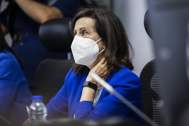 La ministra de Defensa, Margarita Robles, durante su visita al Cuartel General de la Unidad Militar de Emergencias en la Base Aérea de Torrejón, a 23 de agosto de 2021, en Torrejón, Madrid, (España).