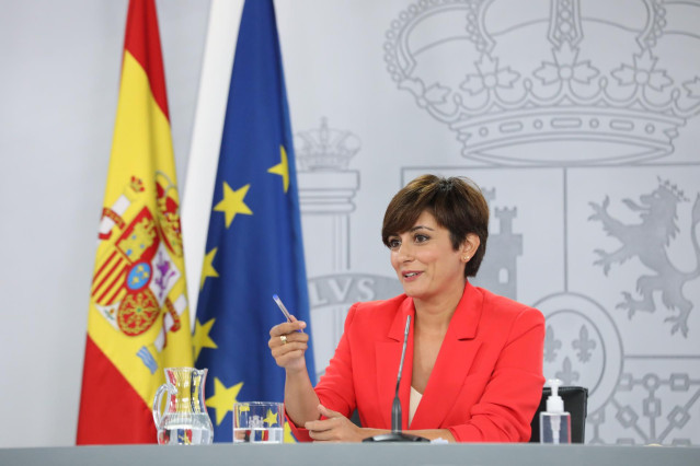 La ministra Portavoz, Isabel Rodríguez, interviene en una rueda de prensa posterior al Consejo de Ministros, a 24 de agosto de 2021, en La Moncloa, Madrid, (España).