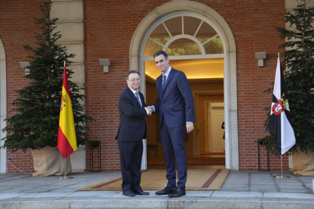 Archivo - Pedro Sánchez, en su última reunión en Moncloa con el presidente de Ceuta, Juan Jesús Vivas