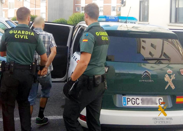 Archivo - Operación de la Guardia Civil en Gijón