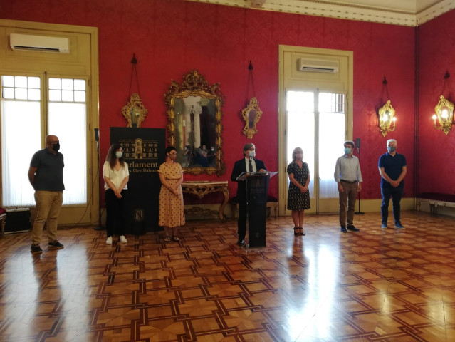 Acto de apoyo al pueblo afgano en el Parlament balear.