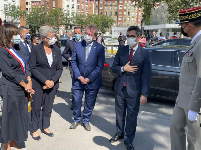 El ministro de la Presidencia, Relaciones con las  Cortes y Memoria Democrática, Félix Bolaños, ha acudido a los actos del aniversario del 77º aniversario de la liberación de la capital francesa