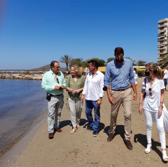La diputada nacional de Vox Lourdes Méndez y el presidente provincial de esa formación en Murcia, José Ángel Antelo